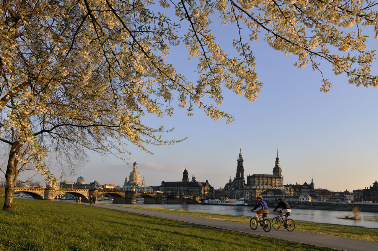 Dresden, Canalettoblick, Elberadweg. Foto: Frank Exß (DML-BY) -- Dresden, Canaletto view, Elbe cycle path. Photo: Frank Exß (DML-BY)