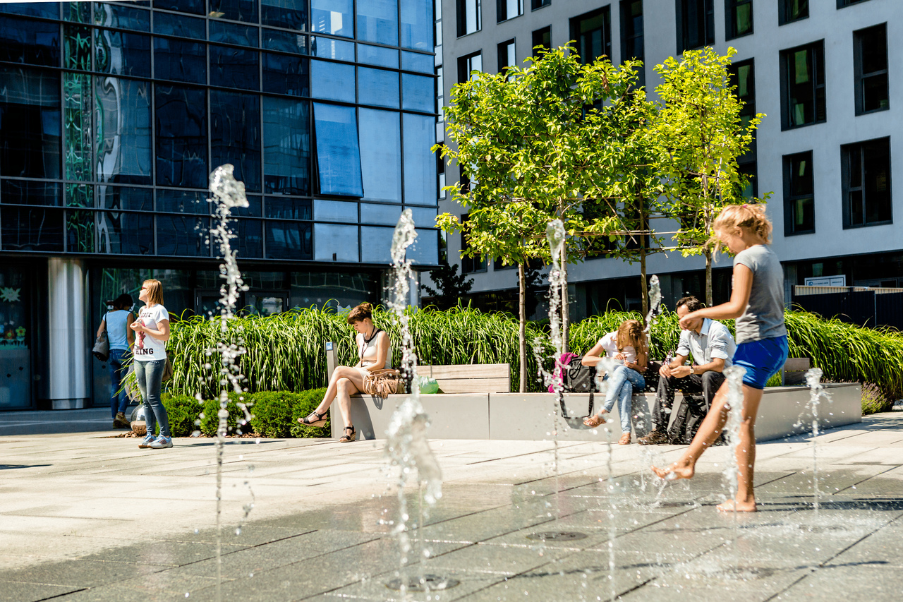 Olivia Centre_patio